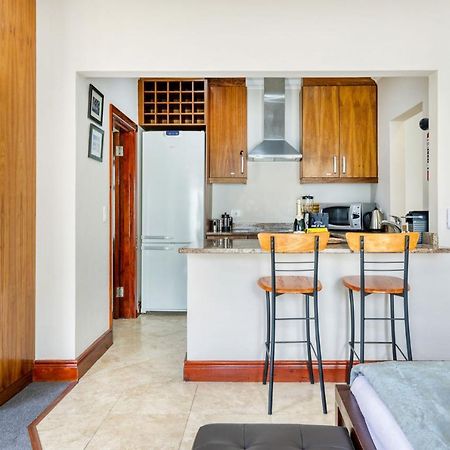 Backup-Powered Camps Bay Garden Apartment Cape Town Exterior photo