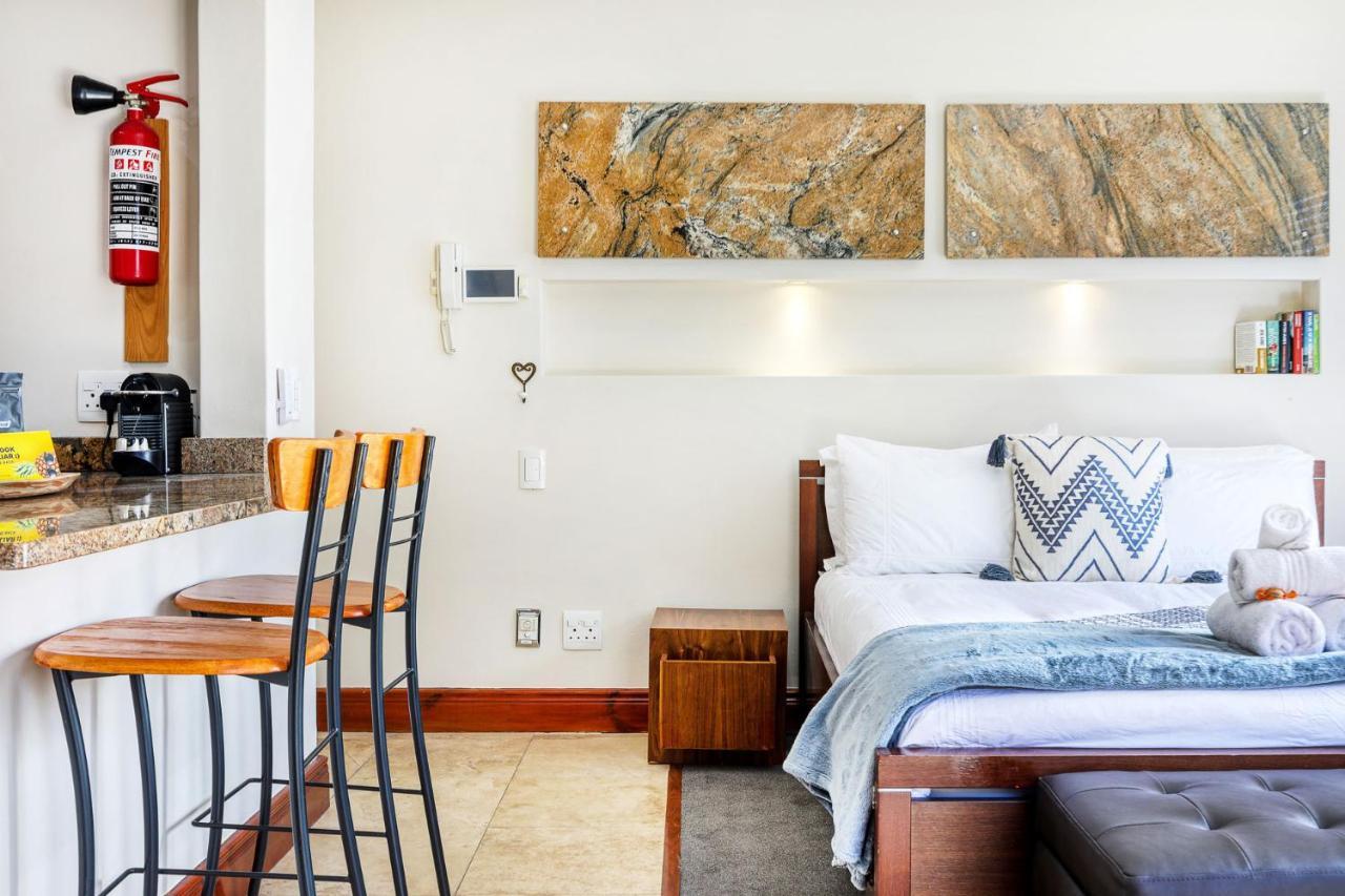 Backup-Powered Camps Bay Garden Apartment Cape Town Exterior photo