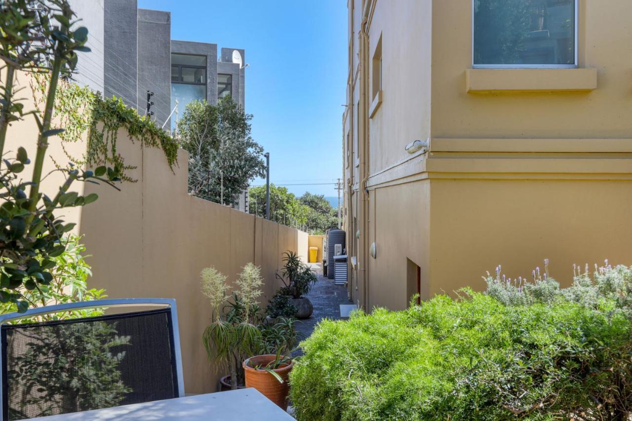 Backup-Powered Camps Bay Garden Apartment Cape Town Exterior photo