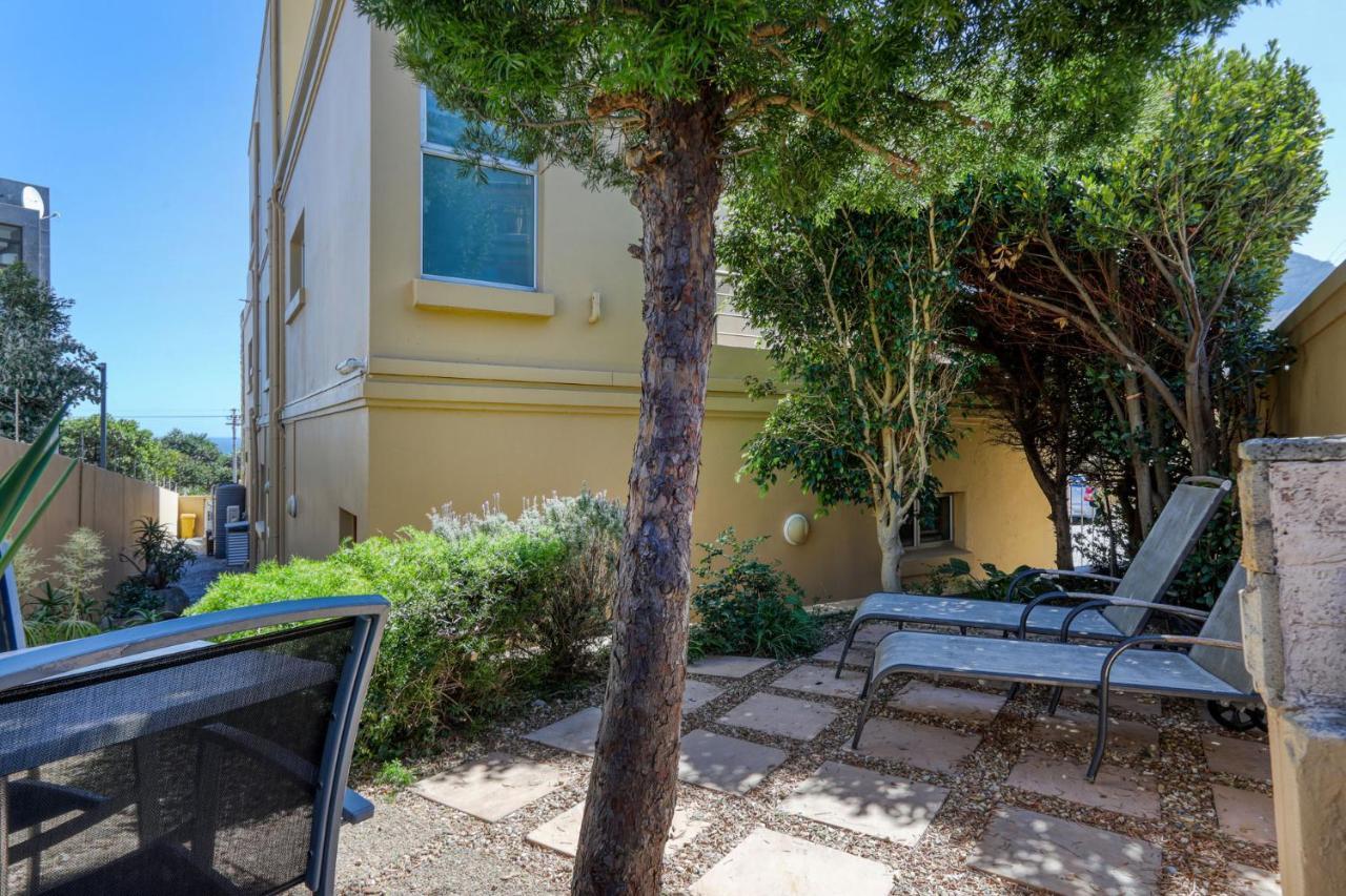 Backup-Powered Camps Bay Garden Apartment Cape Town Exterior photo