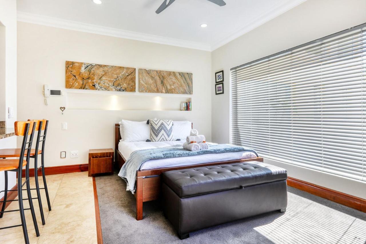 Backup-Powered Camps Bay Garden Apartment Cape Town Exterior photo