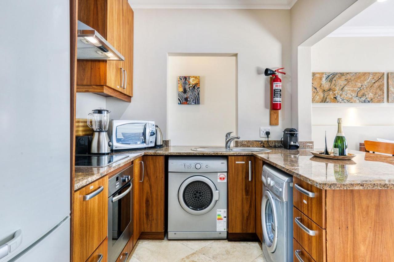 Backup-Powered Camps Bay Garden Apartment Cape Town Exterior photo