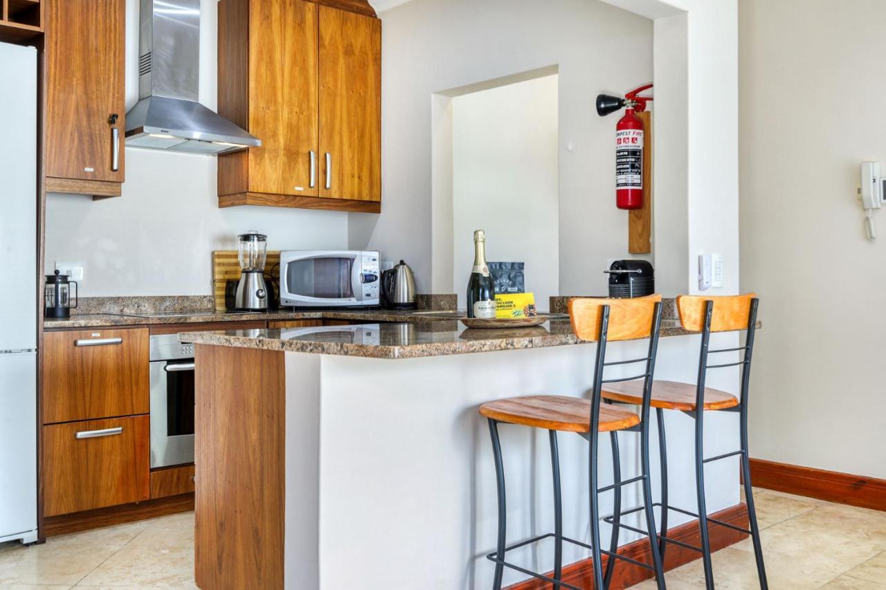 Backup-Powered Camps Bay Garden Apartment Cape Town Exterior photo