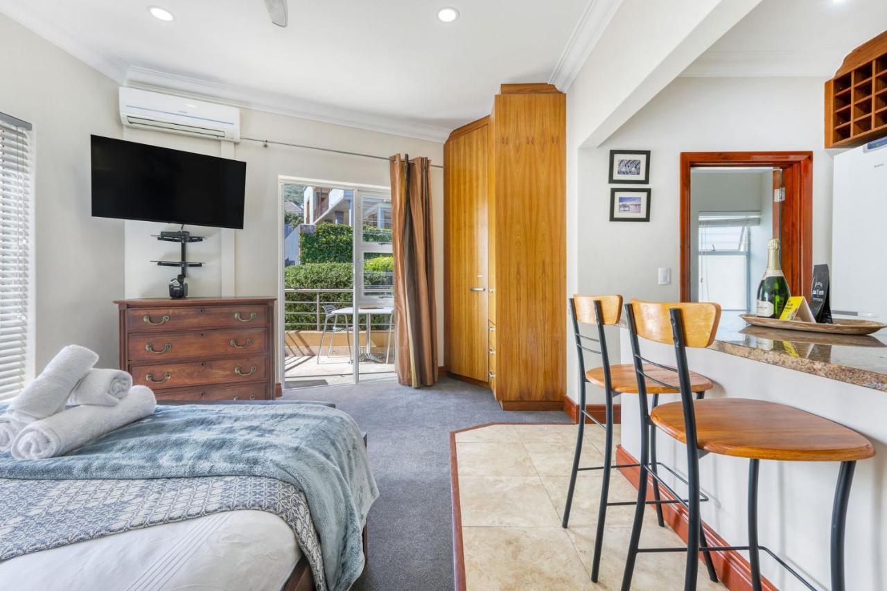 Backup-Powered Camps Bay Garden Apartment Cape Town Exterior photo