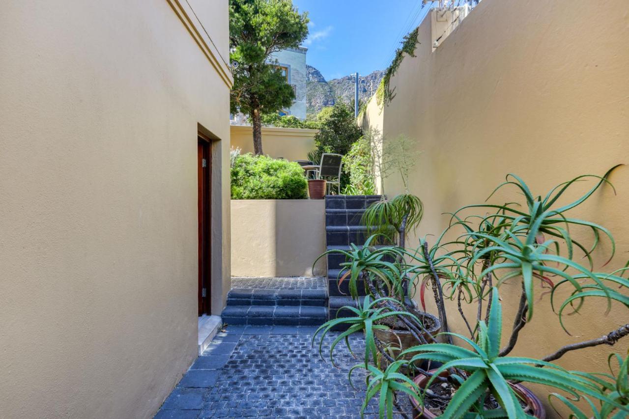 Backup-Powered Camps Bay Garden Apartment Cape Town Exterior photo